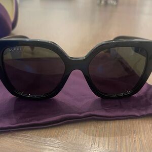 Gucci Black Oversized Sunglasses